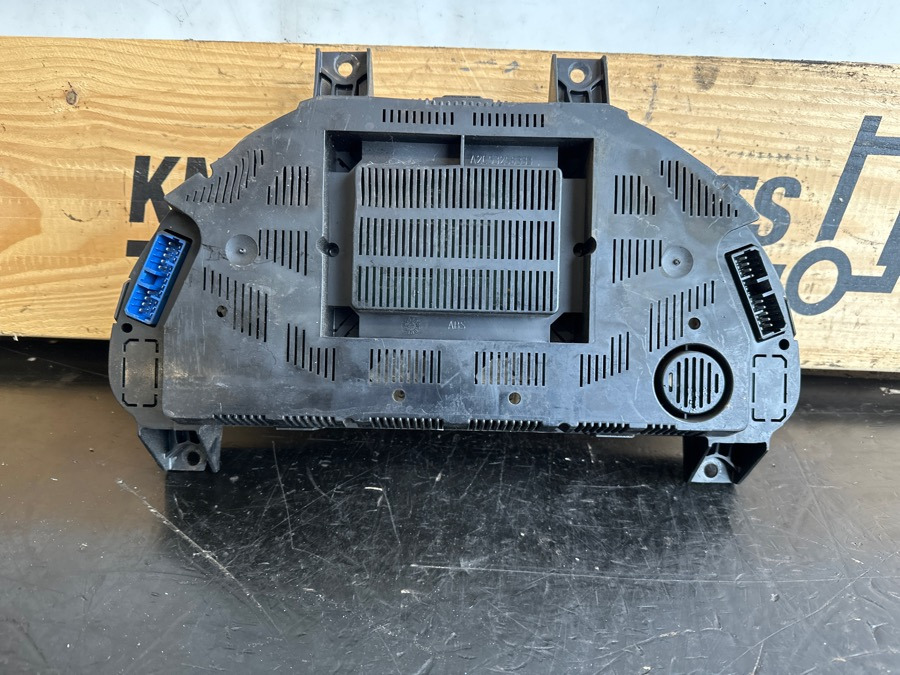IVECO INSTRUMENT CLUSTER 5801938082 - תא ופנים הרכב עבור משאית: תמונה 5 IVECO INSTRUMENT CLUSTER 5801938082 - תא ופנים הרכב עבור משאית: תמונה 5