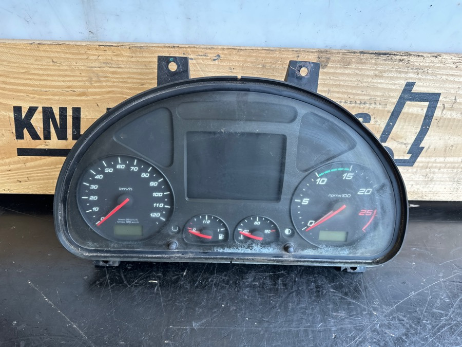 IVECO INSTRUMENT CLUSTER 5801938082 - תא ופנים הרכב עבור משאית: תמונה 1 IVECO INSTRUMENT CLUSTER 5801938082 - תא ופנים הרכב עבור משאית: תמונה 1