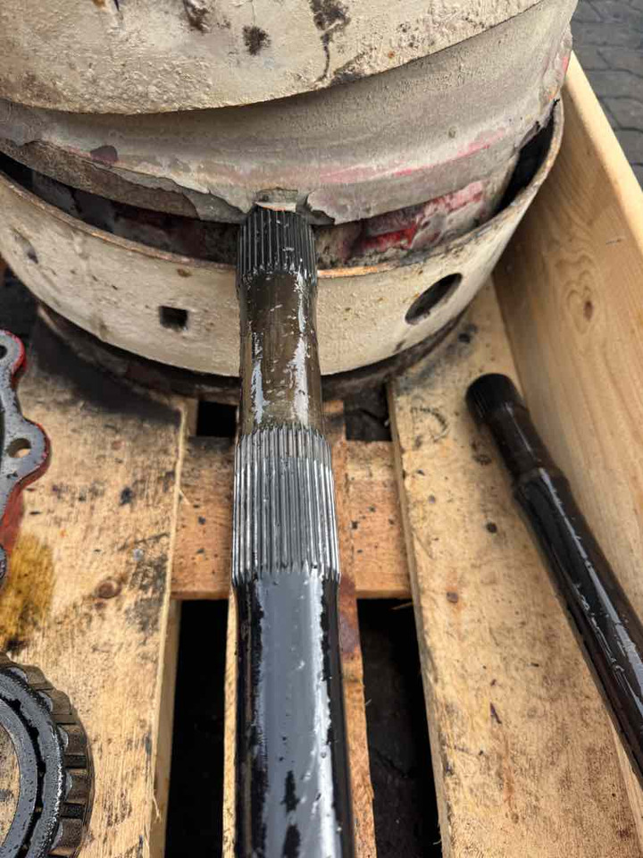 MAN HALF SHAFT 81.35502-0099 - גל הנעה עבור משאית: תמונה 1 MAN HALF SHAFT 81.35502-0099 - גל הנעה עבור משאית: תמונה 1