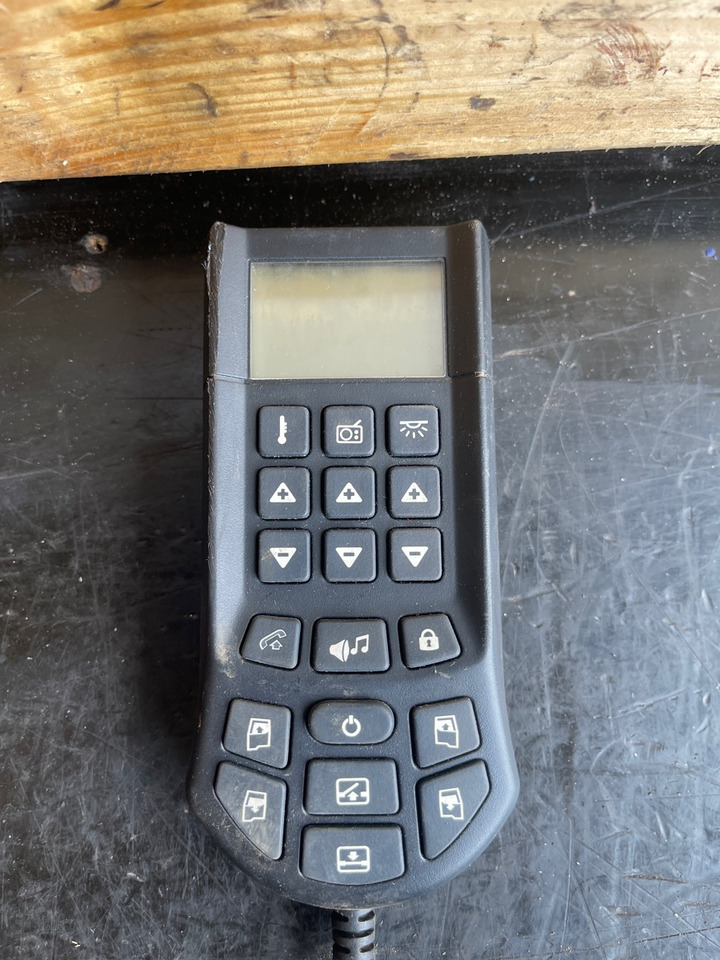 RENAULT REMOTE PANEL 7422133150 - תא ופנים הרכב עבור משאית: תמונה 1 RENAULT REMOTE PANEL 7422133150 - תא ופנים הרכב עבור משאית: תמונה 1