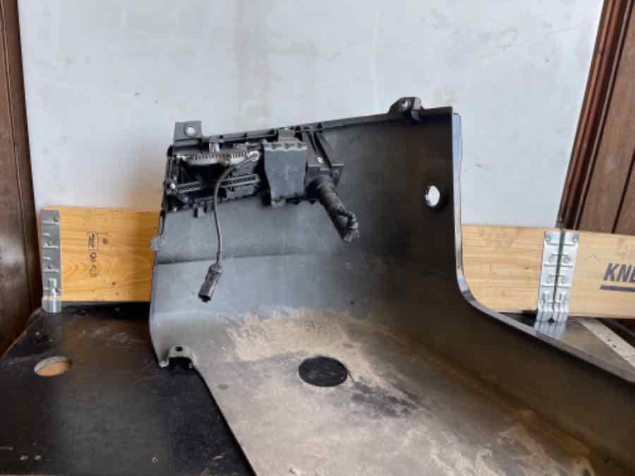 SCANIA BUMPER COVER RIGHT SIDE 2528870 - גוף וחלק חיצוני עבור משאית: תמונה 2 SCANIA BUMPER COVER RIGHT SIDE 2528870 - גוף וחלק חיצוני עבור משאית: תמונה 2