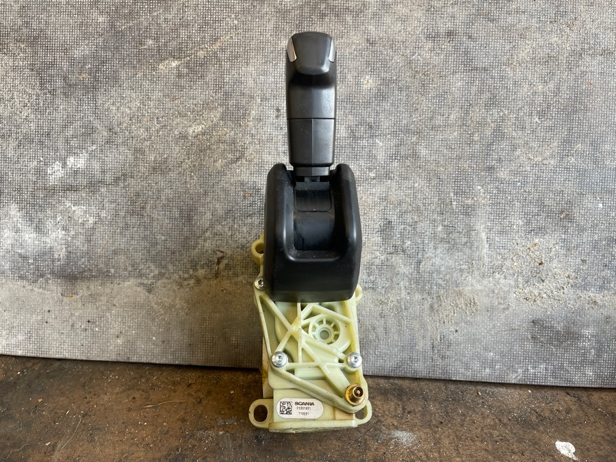 SCANIA HAND CONTROL UNIT 2301821 - תא ופנים הרכב עבור משאית: תמונה 2 SCANIA HAND CONTROL UNIT 2301821 - תא ופנים הרכב עבור משאית: תמונה 2