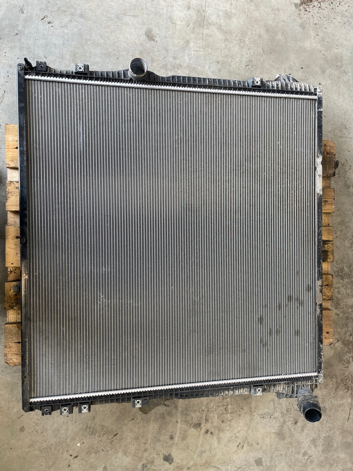 רדיאטור עבור משאית SCANIA RADIATOR 2439723: תמונה 1