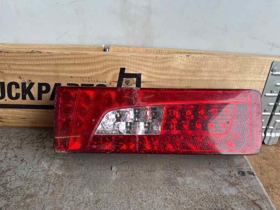 SCANIA REAR LAMP LED 2380932 - אורות/ תאורה עבור משאית: תמונה 1 SCANIA REAR LAMP LED 2380932 - אורות/ תאורה עבור משאית: תמונה 1