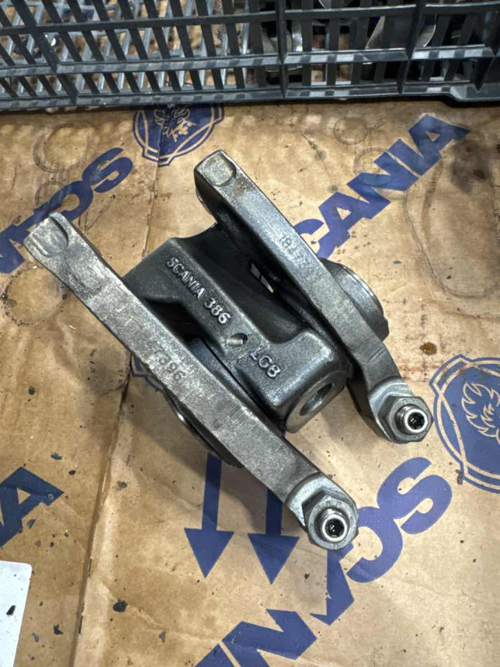 SCANIA ROCKER ARM ASSY DC16 - מנוע וחלקים עבור משאית: תמונה 1 SCANIA ROCKER ARM ASSY DC16 - מנוע וחלקים עבור משאית: תמונה 1