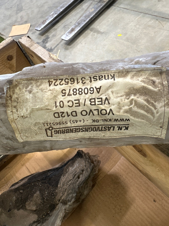 VOLVO D12D CAMSHAFT 3165224 - גל זיזים עבור משאית: תמונה 2 VOLVO D12D CAMSHAFT 3165224 - גל זיזים עבור משאית: תמונה 2