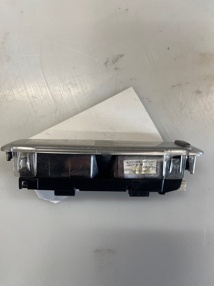 VOLVO LIGHT 82055235 - אורות/ תאורה עבור משאית: תמונה 1 VOLVO LIGHT 82055235 - אורות/ תאורה עבור משאית: תמונה 1
