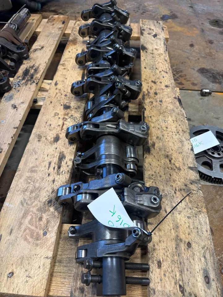 VOLVO ROLLER ASSY D16K - מנוע וחלקים עבור משאית: תמונה 1 VOLVO ROLLER ASSY D16K - מנוע וחלקים עבור משאית: תמונה 1