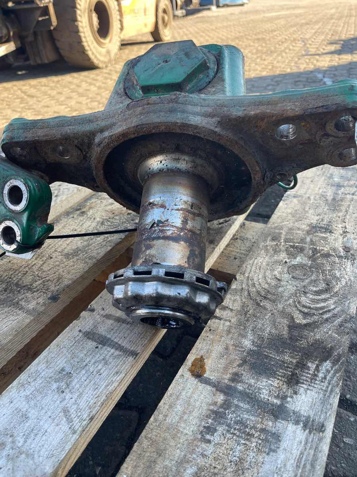 VOLVO STEERING KNUCKLE 21700330 - מפרק היגוי עבור משאית: תמונה 2 VOLVO STEERING KNUCKLE 21700330 - מפרק היגוי עבור משאית: תמונה 2