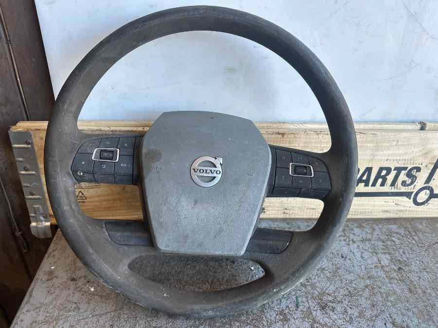VOLVO STEERING WHEEL 84450863 - היגוי עבור משאית: תמונה 1 VOLVO STEERING WHEEL 84450863 - היגוי עבור משאית: תמונה 1