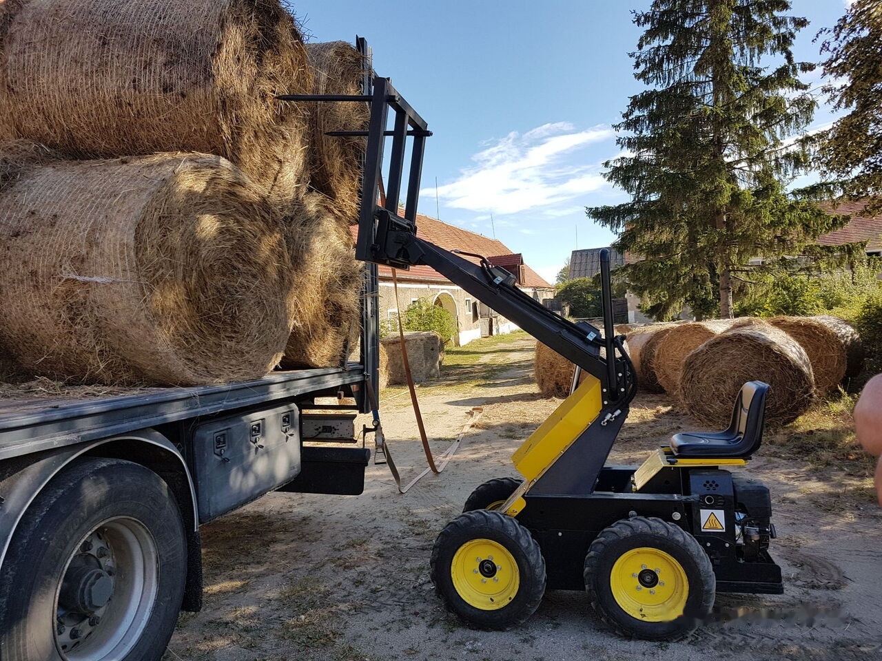 Tur Poland Miniradlader Miniloader Mini hoflader TUR N 520 Briggs&Stratton - מעמיס היגוי החלקה: תמונה 1 Tur Poland Miniradlader Miniloader Mini hoflader TUR N 520 Briggs&Stratton - מעמיס היגוי החלקה: תמונה 1