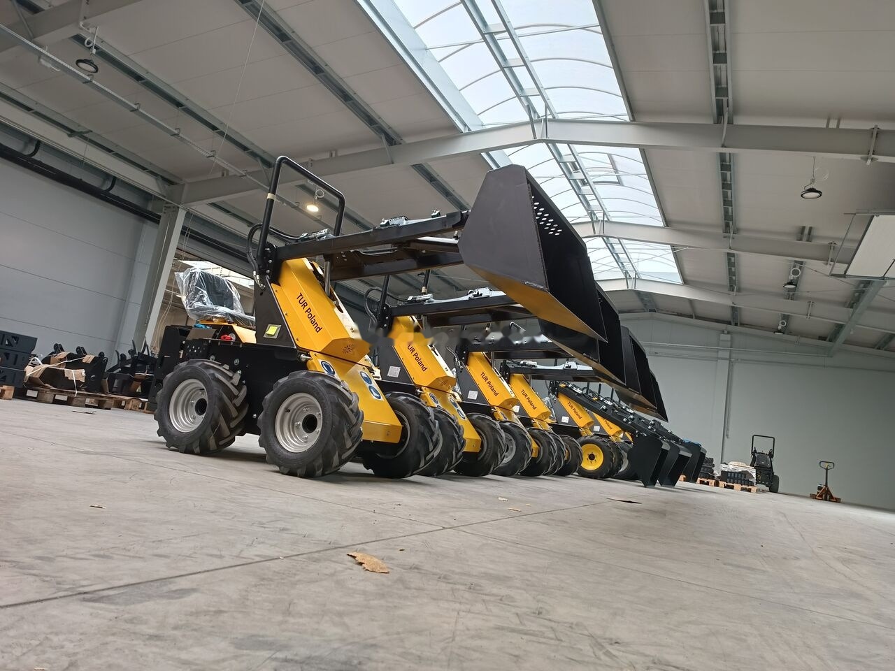 Tur Poland N520 Miniradlader Mini Hoflader Mini Lader - מעמיס היגוי החלקה: תמונה 2 Tur Poland N520 Miniradlader Mini Hoflader Mini Lader - מעמיס היגוי החלקה: תמונה 2