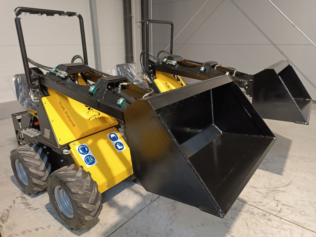 Tur Poland Radlader Mini loader Mini Hoflader N 520 - מעמיס היגוי החלקה: תמונה 4 Tur Poland Radlader Mini loader Mini Hoflader N 520 - מעמיס היגוי החלקה: תמונה 4