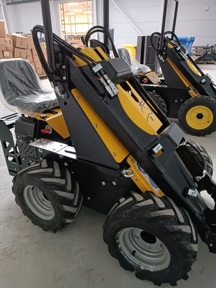 Tur Poland Radlader Mini loader Mini Hoflader N 520 - מעמיס היגוי החלקה: תמונה 3 Tur Poland Radlader Mini loader Mini Hoflader N 520 - מעמיס היגוי החלקה: תמונה 3