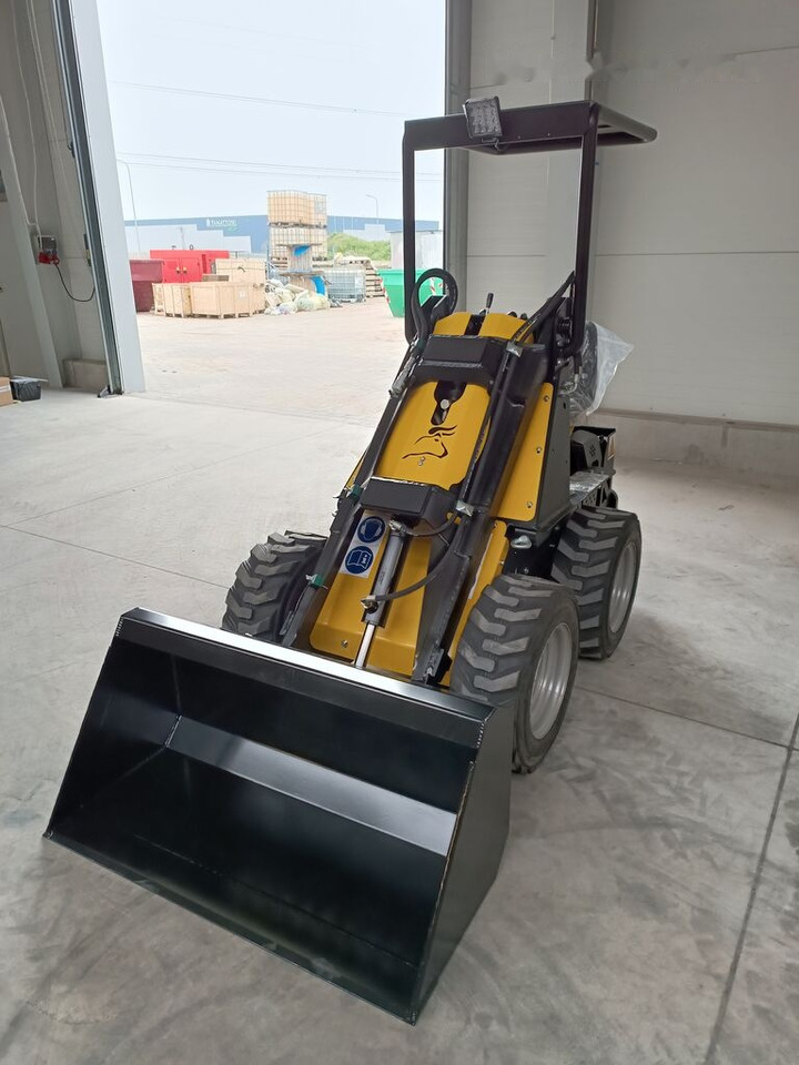 Tur Poland Radlader Mini loader Mini Hoflader N 520 - מעמיס היגוי החלקה: תמונה 2 Tur Poland Radlader Mini loader Mini Hoflader N 520 - מעמיס היגוי החלקה: תמונה 2