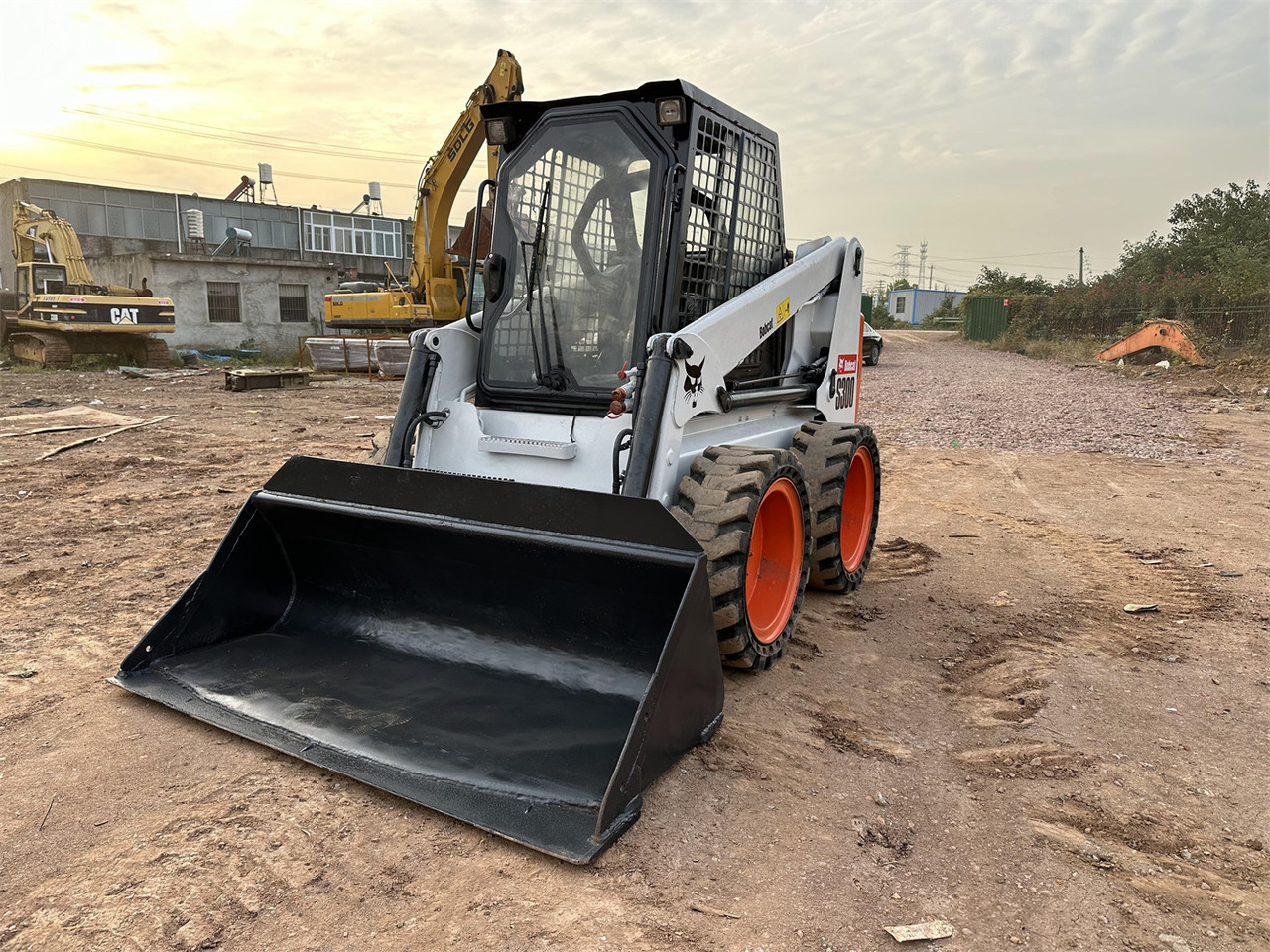 BOBCAT S300 - מעמיס היגוי החלקה: תמונה 2 BOBCAT S300 - מעמיס היגוי החלקה: תמונה 2