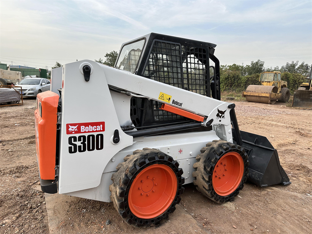 BOBCAT S300 - מעמיס היגוי החלקה: תמונה 4 BOBCAT S300 - מעמיס היגוי החלקה: תמונה 4