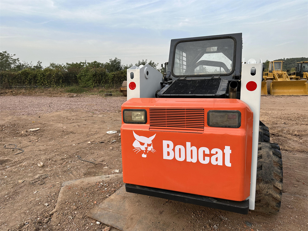 BOBCAT S300 - מעמיס היגוי החלקה: תמונה 3 BOBCAT S300 - מעמיס היגוי החלקה: תמונה 3