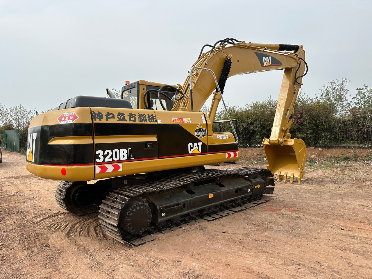 CAT 320BL crawler excavator - מחפר סורק: תמונה 1 CAT 320BL crawler excavator - מחפר סורק: תמונה 1
