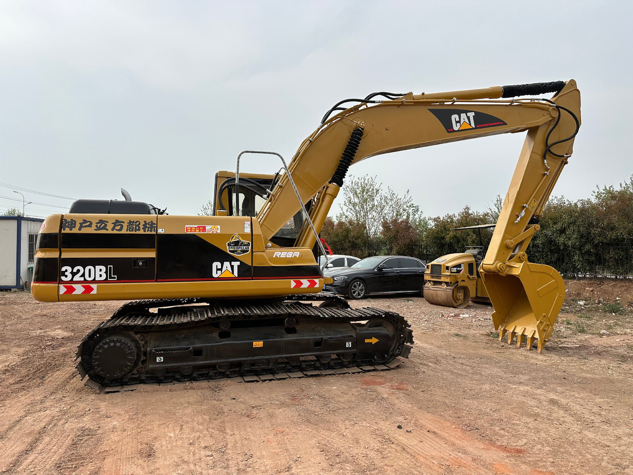 CAT 320BL crawler excavator - מחפר סורק: תמונה 3 CAT 320BL crawler excavator - מחפר סורק: תמונה 3