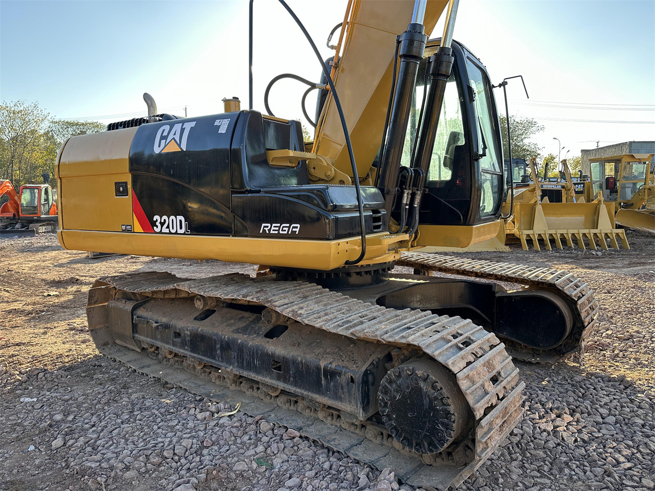 מחפר סורק CAT 320DL: תמונה 10
