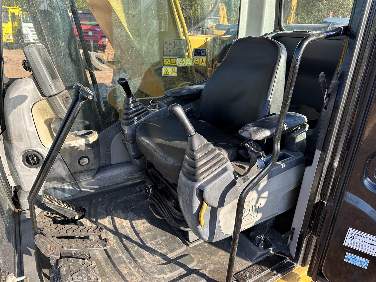 מחפר סורק CAT 320DL: תמונה 9
