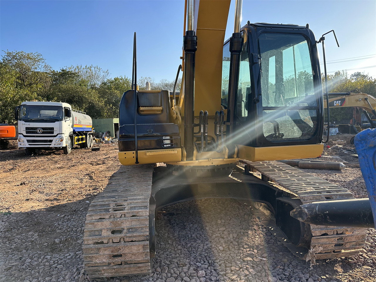 מחפר סורק CAT 320DL: תמונה 8