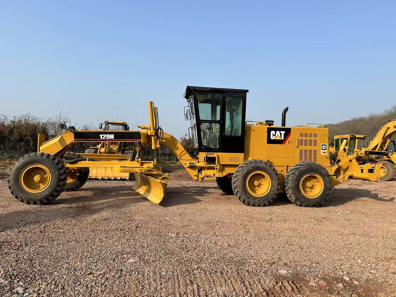 CATERPILLAR 120H motor grader - מפלסת: תמונה 1 CATERPILLAR 120H motor grader - מפלסת: תמונה 1