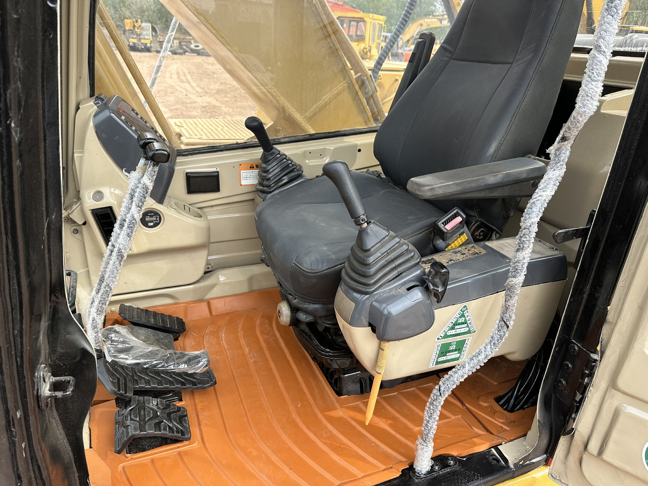 מחפר סורק CATERPILLAR 320BL: תמונה 9