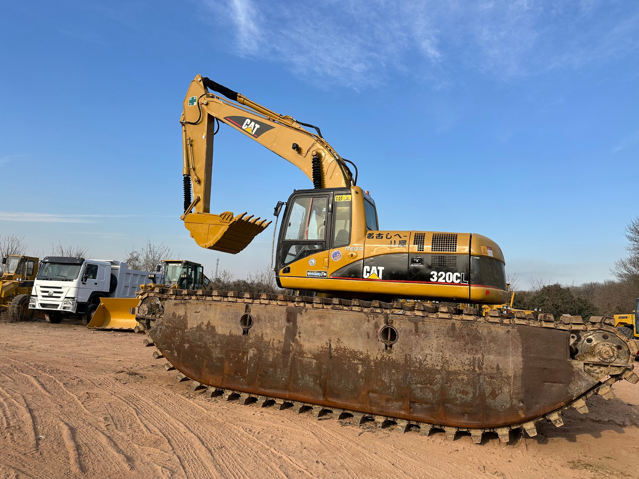 CATERPILLAR 320CL - מחפר אמפיבי: תמונה 2 CATERPILLAR 320CL - מחפר אמפיבי: תמונה 2