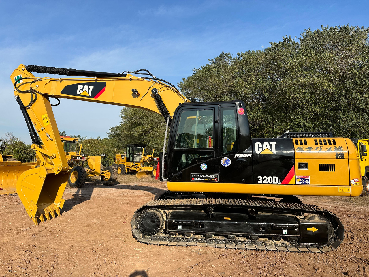 CATERPILLAR 320D2L excavator - מחפר סורק: תמונה 2 CATERPILLAR 320D2L excavator - מחפר סורק: תמונה 2
