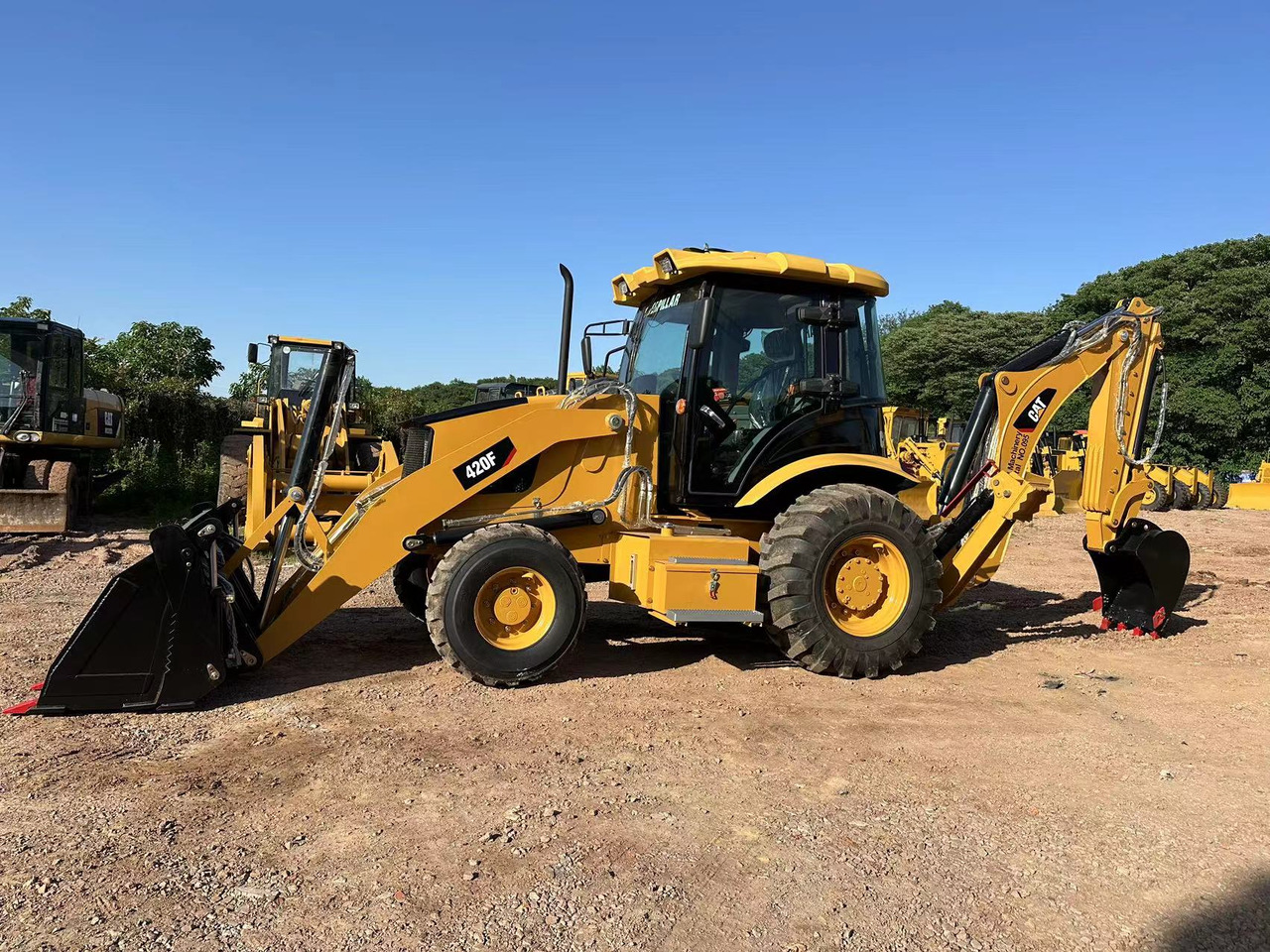 CATERPILLAR 420F2 - מחפרון: תמונה 4 CATERPILLAR 420F2 - מחפרון: תמונה 4