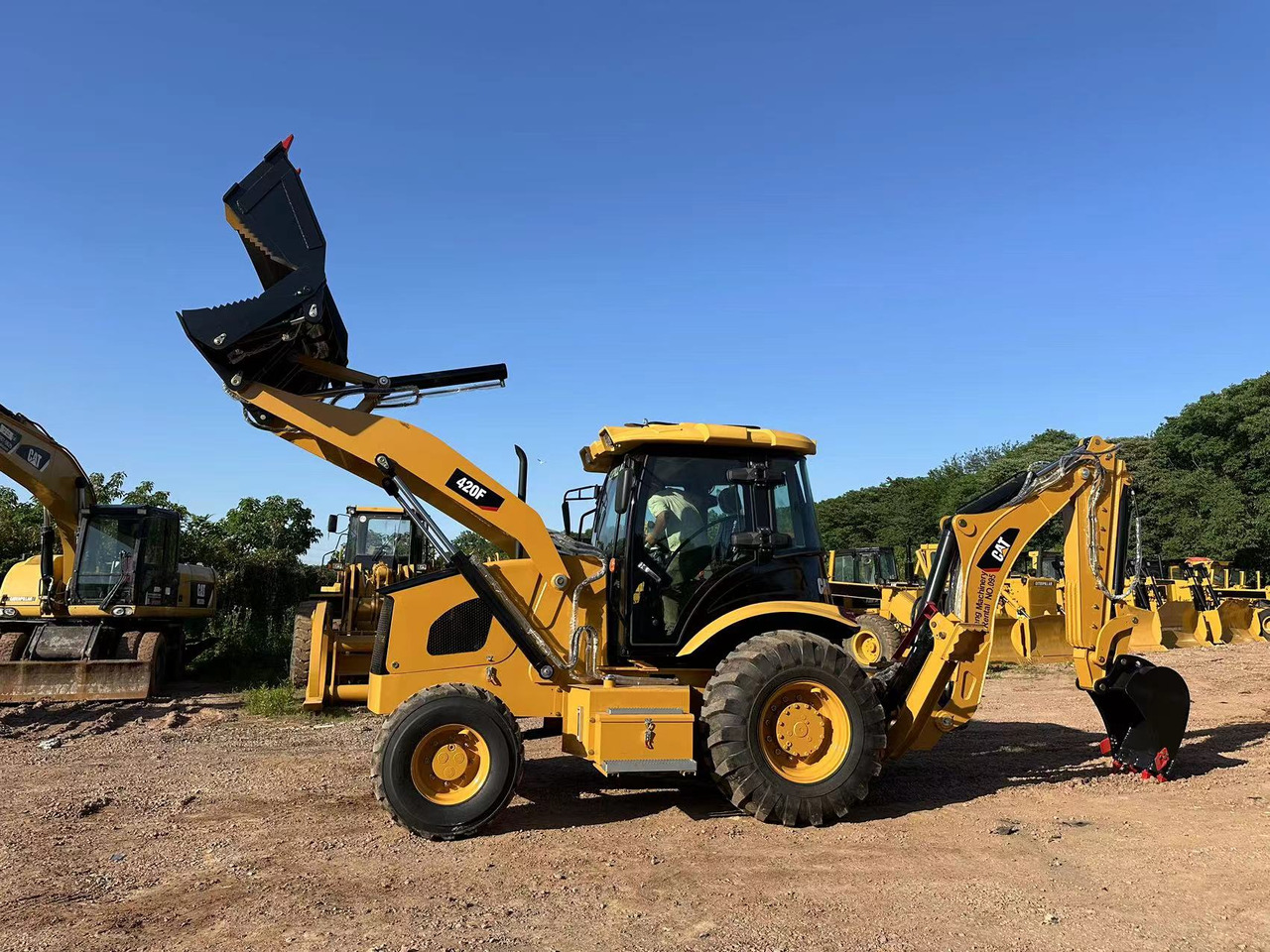 CATERPILLAR 420F2 - מחפרון: תמונה 5 CATERPILLAR 420F2 - מחפרון: תמונה 5