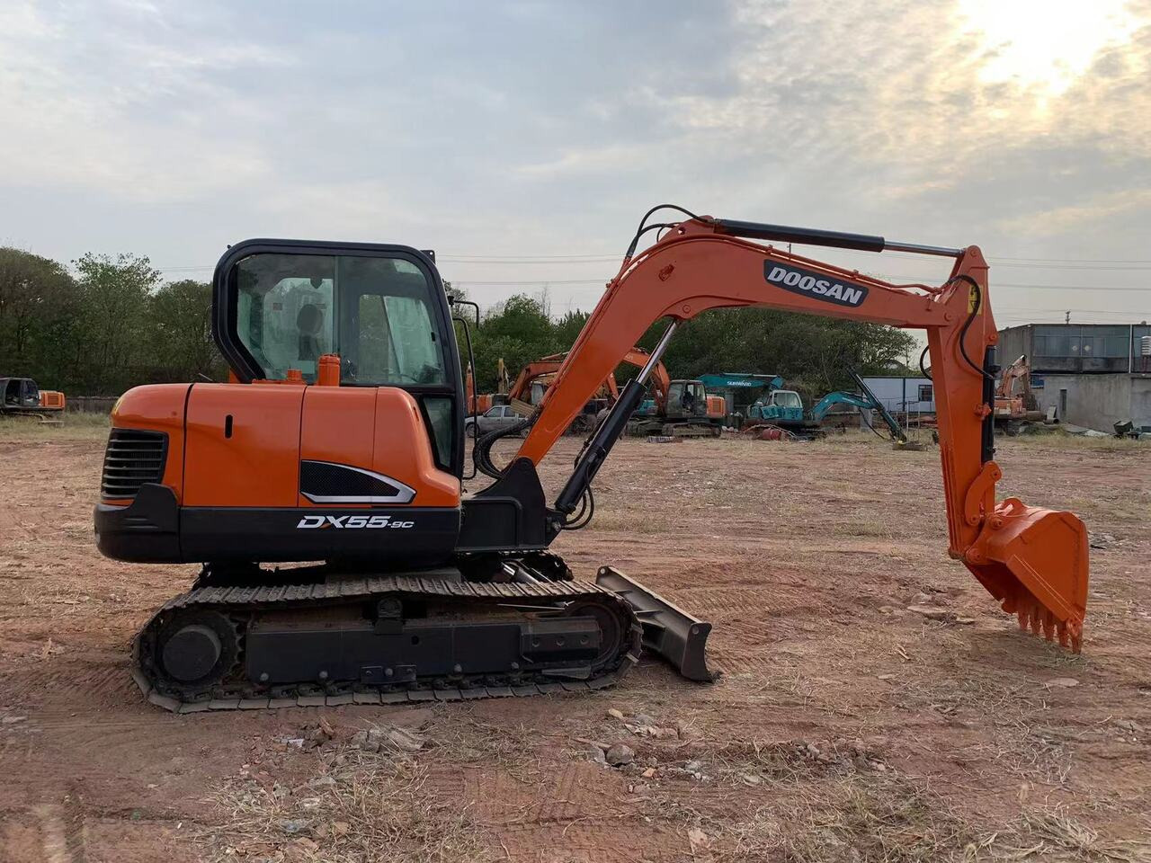 DOOSAN DX55 - מחפר: תמונה 2 DOOSAN DX55 - מחפר: תמונה 2