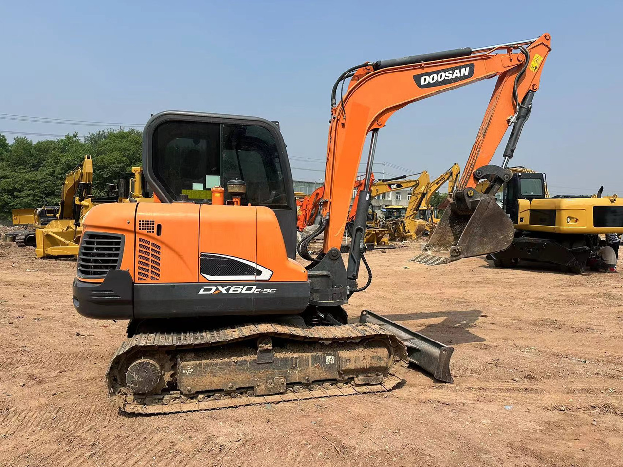 DOOSAN DX60 - מיני מחפר: תמונה 3 DOOSAN DX60 - מיני מחפר: תמונה 3