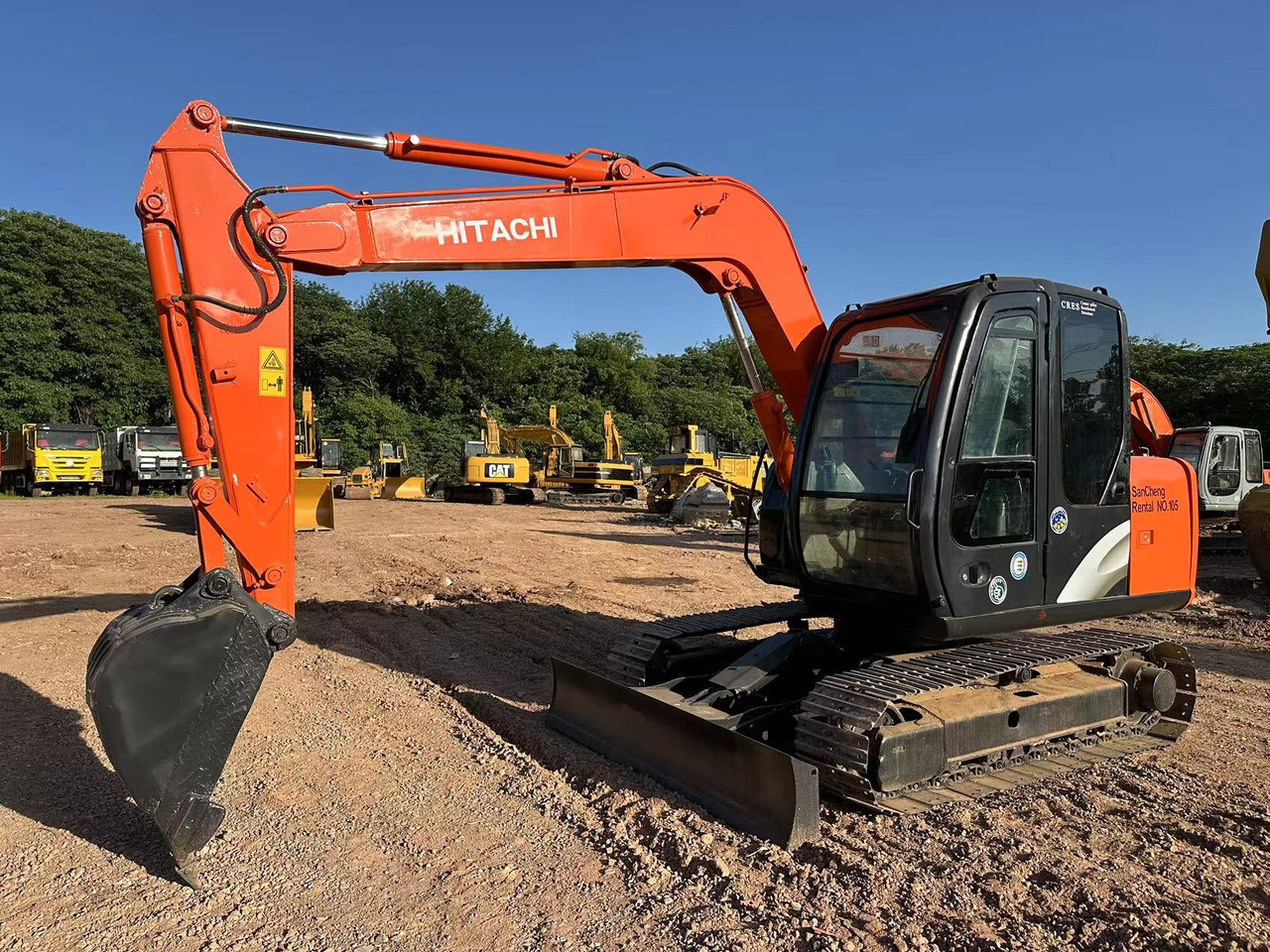 HITACHI ZAXIS ZX70 - מיני מחפר: תמונה 1 HITACHI ZAXIS ZX70 - מיני מחפר: תמונה 1