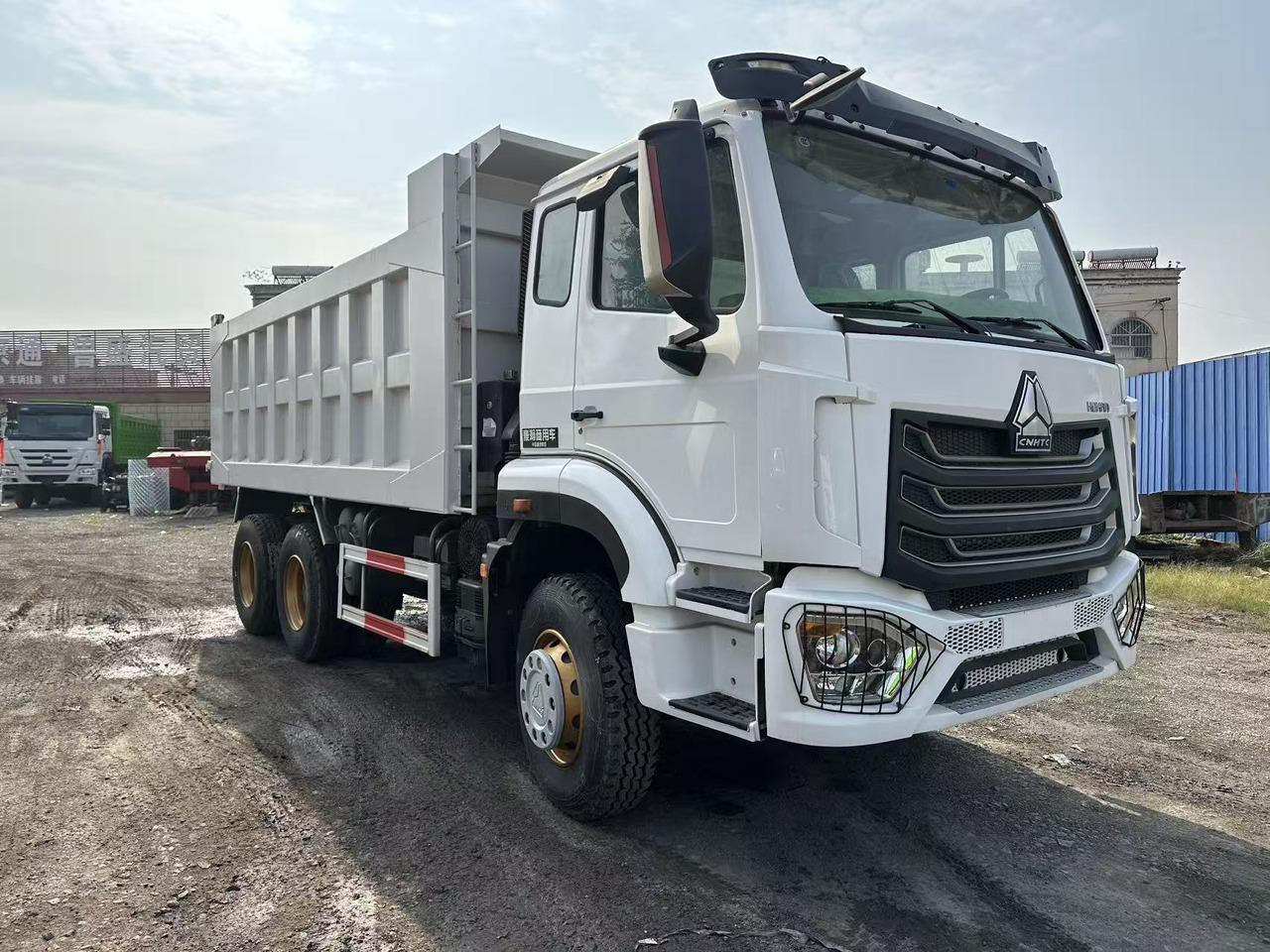SINOTRUK HOHAN 400hp 6x4 tipper truck - מזהיר: תמונה 1 SINOTRUK HOHAN 400hp 6x4 tipper truck - מזהיר: תמונה 1