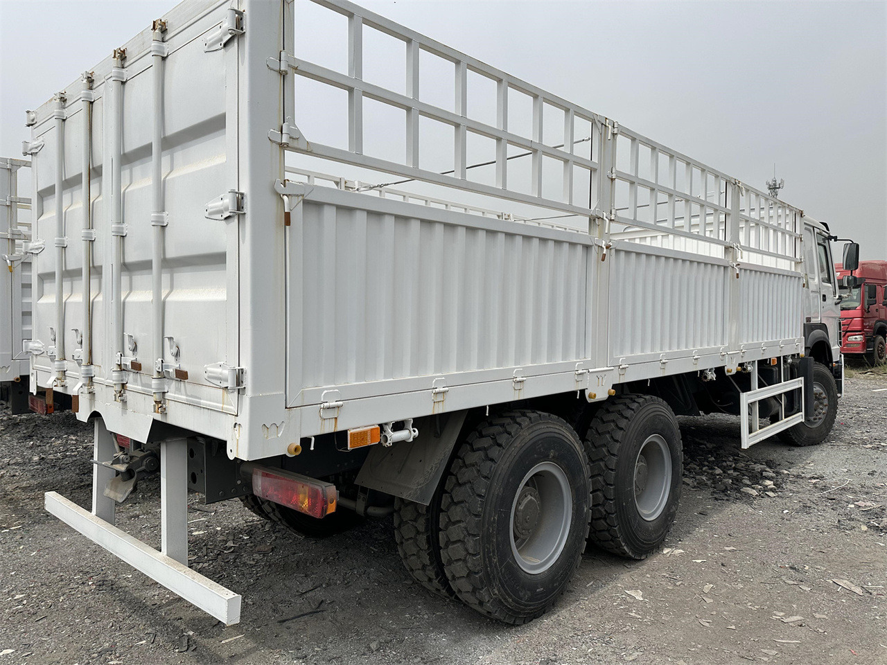 SINOTRUK HOWO 371 Cargo truck - משאית להובלת בעלי חיים: תמונה 5 SINOTRUK HOWO 371 Cargo truck - משאית להובלת בעלי חיים: תמונה 5