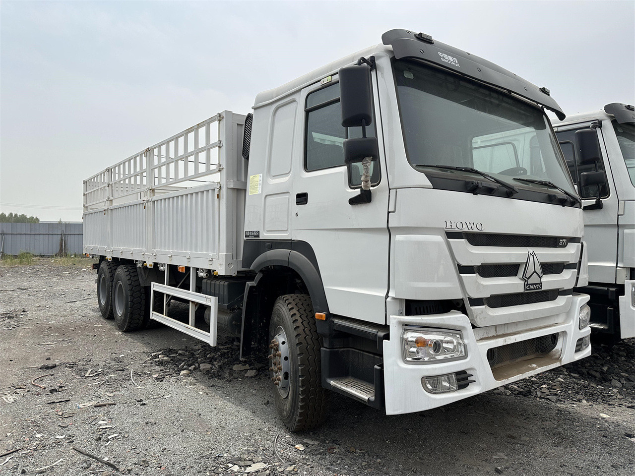 SINOTRUK HOWO 371 Cargo truck - משאית להובלת בעלי חיים: תמונה 1 SINOTRUK HOWO 371 Cargo truck - משאית להובלת בעלי חיים: תמונה 1