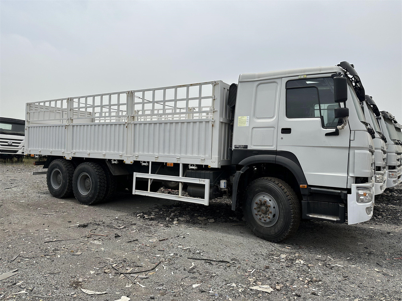 SINOTRUK HOWO 371 Cargo truck - משאית להובלת בעלי חיים: תמונה 3 SINOTRUK HOWO 371 Cargo truck - משאית להובלת בעלי חיים: תמונה 3