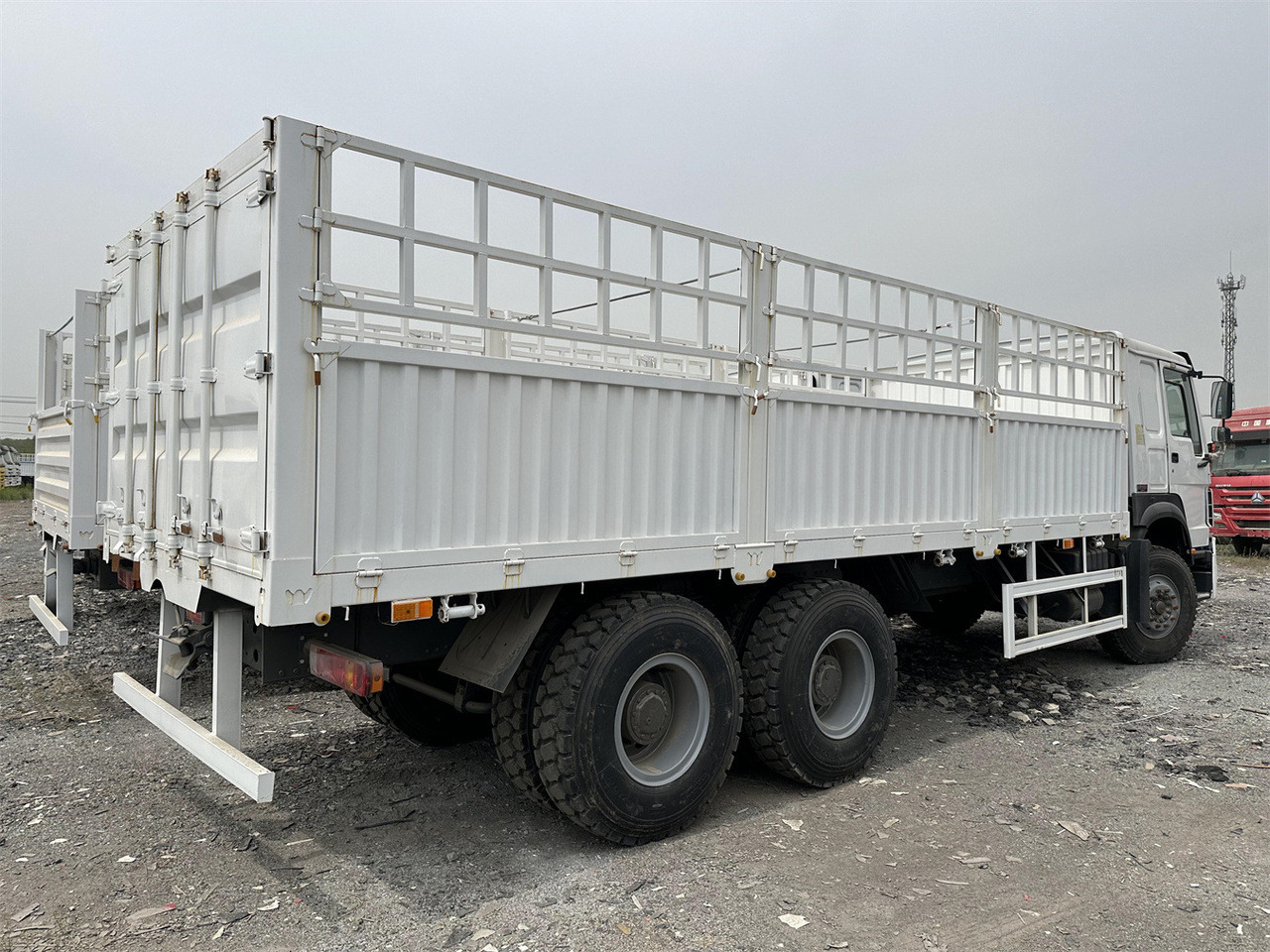 SINOTRUK HOWO 371 Cargo truck - משאית להובלת בעלי חיים: תמונה 4 SINOTRUK HOWO 371 Cargo truck - משאית להובלת בעלי חיים: תמונה 4