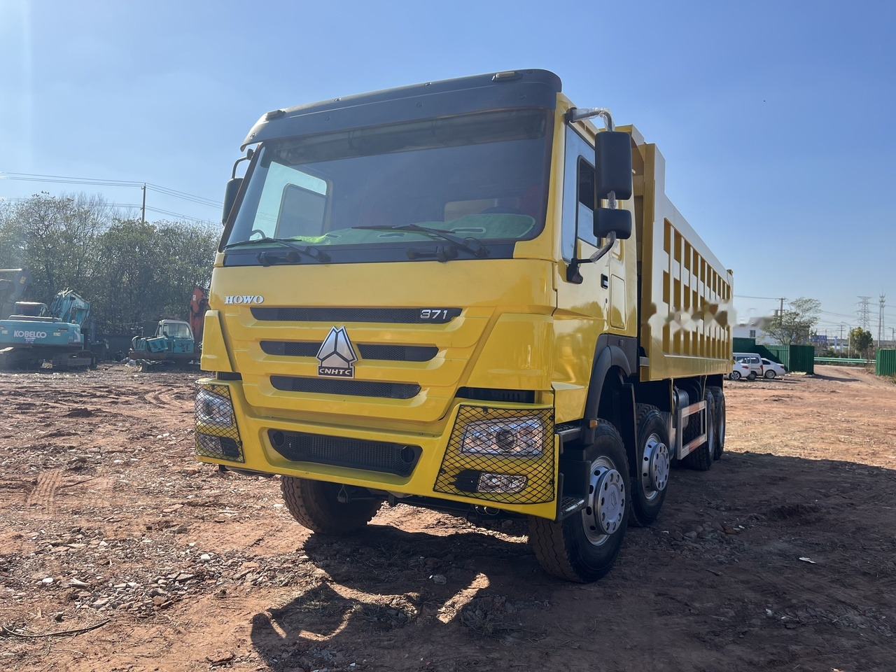 SINOTRUK HOWO 371 Dump Truck 8x4 - מזהיר: תמונה 3 SINOTRUK HOWO 371 Dump Truck 8x4 - מזהיר: תמונה 3