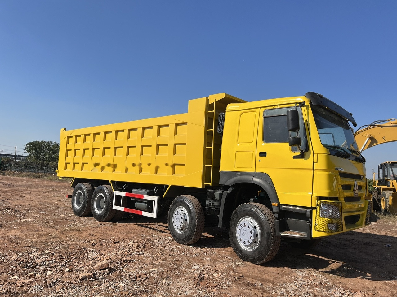 SINOTRUK HOWO 371 Dump Truck 8x4 - מזהיר: תמונה 1 SINOTRUK HOWO 371 Dump Truck 8x4 - מזהיר: תמונה 1