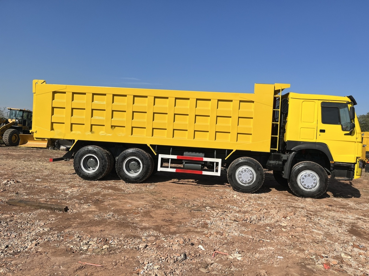 SINOTRUK HOWO 371 Dump Truck 8x4 - מזהיר: תמונה 2 SINOTRUK HOWO 371 Dump Truck 8x4 - מזהיר: תמונה 2