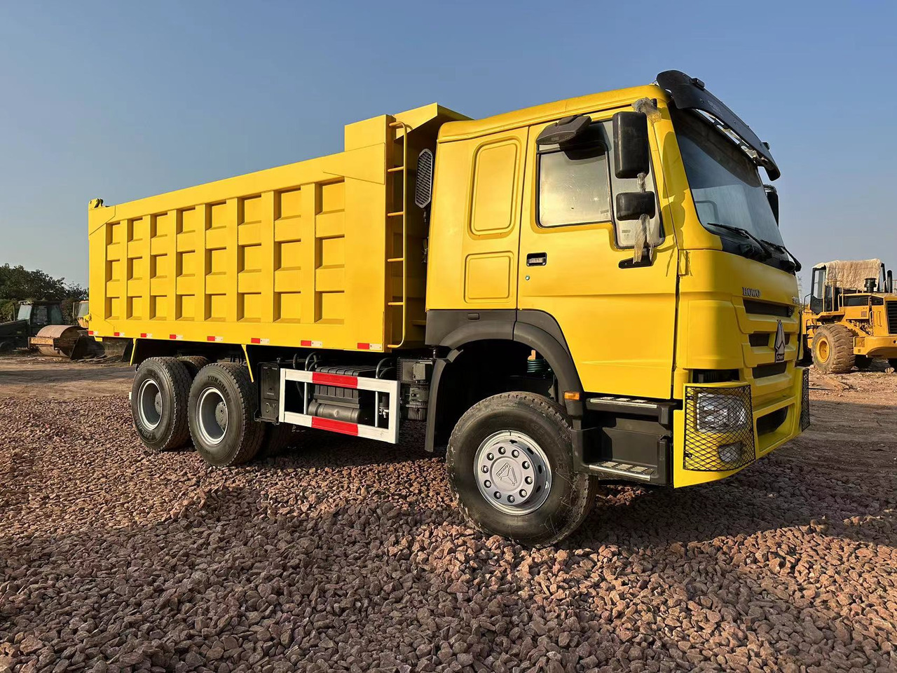 SINOTRUK HOWO 371 Dump Truck - מזהיר: תמונה 4 SINOTRUK HOWO 371 Dump Truck - מזהיר: תמונה 4