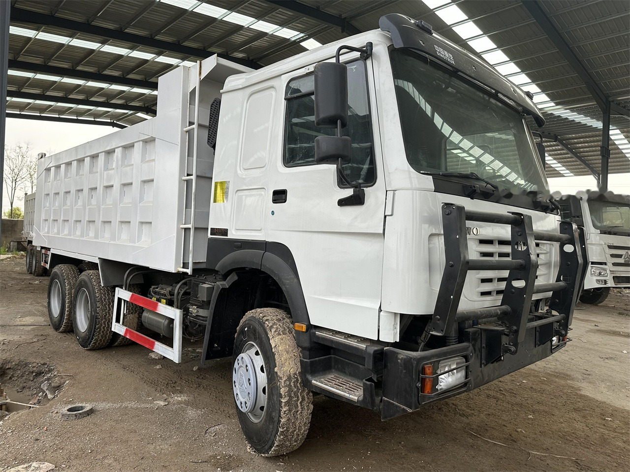 SINOTRUK HOWO 371 Dump Truck - מזהיר: תמונה 2 SINOTRUK HOWO 371 Dump Truck - מזהיר: תמונה 2