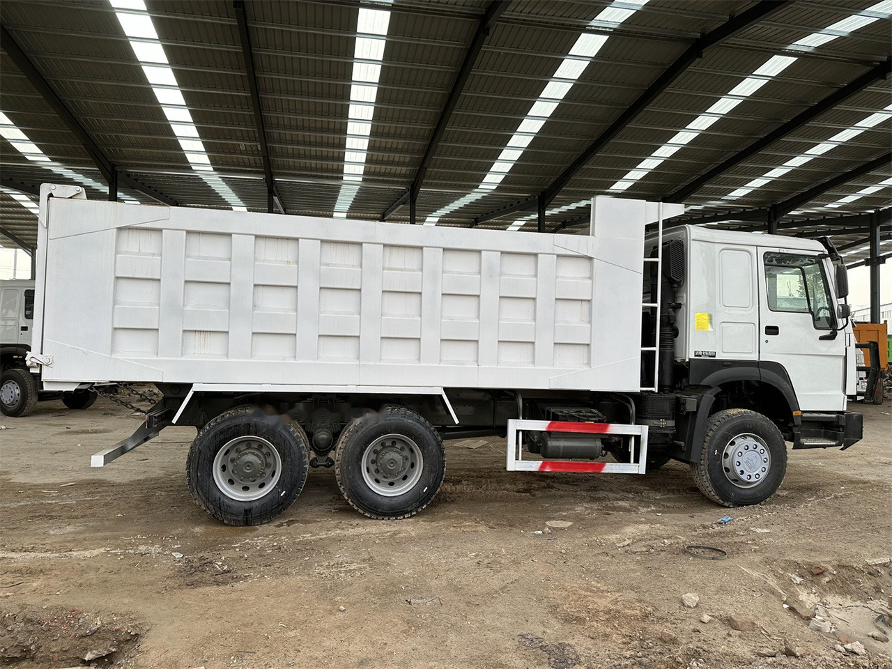 SINOTRUK HOWO 371 Dump Truck - מזהיר: תמונה 5 SINOTRUK HOWO 371 Dump Truck - מזהיר: תמונה 5