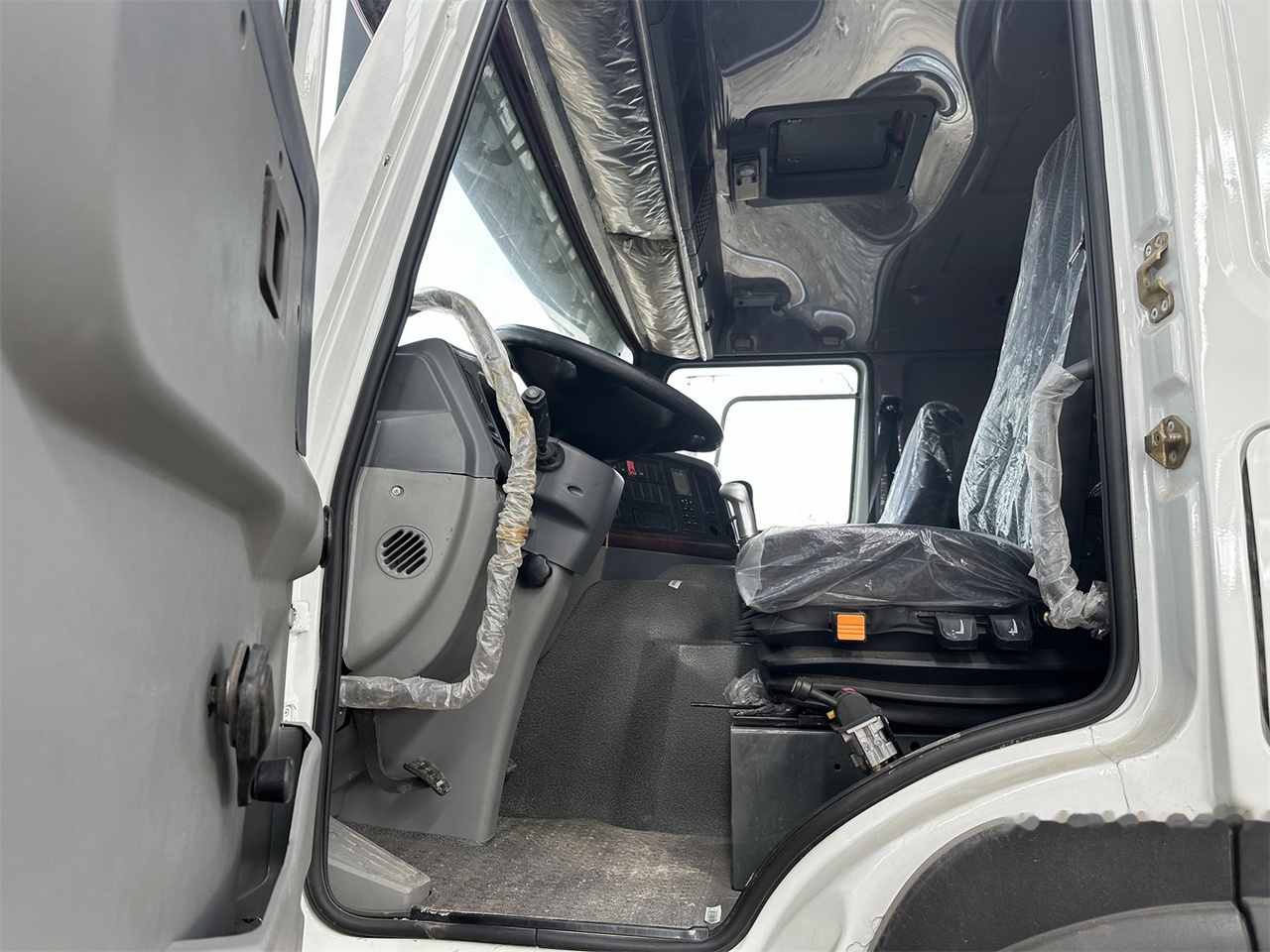 SINOTRUK HOWO 371 Dump Truck - מזהיר: תמונה 5 SINOTRUK HOWO 371 Dump Truck - מזהיר: תמונה 5