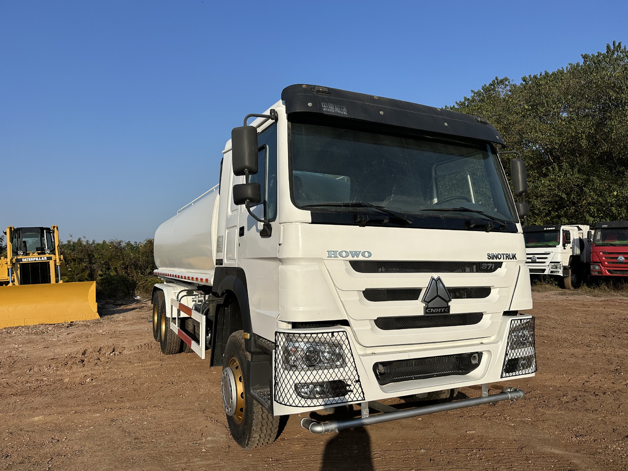 SINOTRUK HOWO 371 Water Tanker Truck - משאית מכל: תמונה 4 SINOTRUK HOWO 371 Water Tanker Truck - משאית מכל: תמונה 4