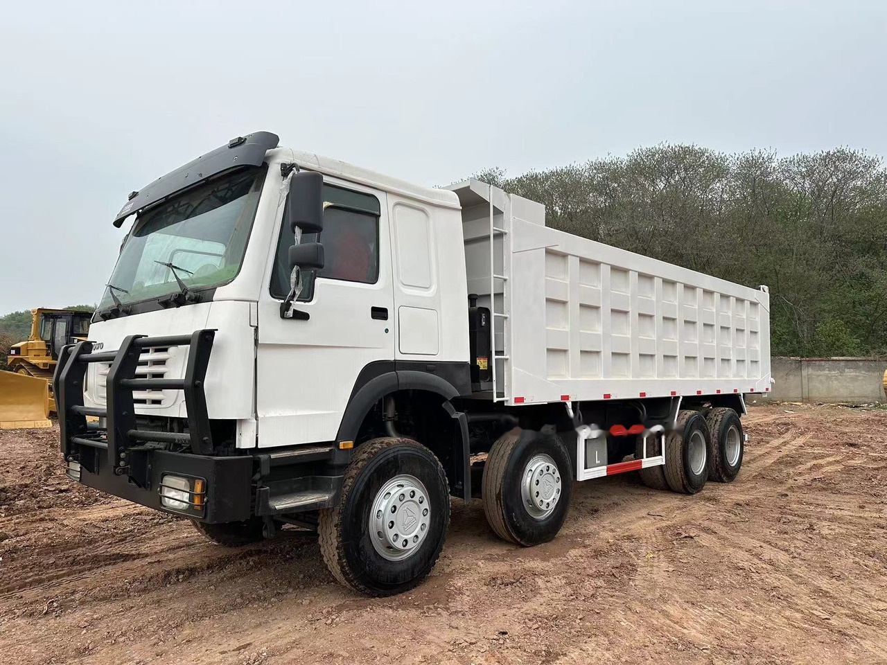 SINOTRUK HOWO 371 with Bumper - מזהיר: תמונה 1 SINOTRUK HOWO 371 with Bumper - מזהיר: תמונה 1